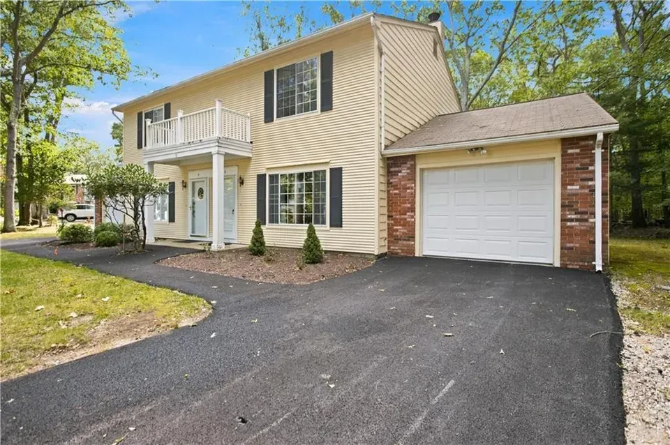 2 Bed 1 Bath Established Multi-Level Townhouse in Warwick, RI - 1