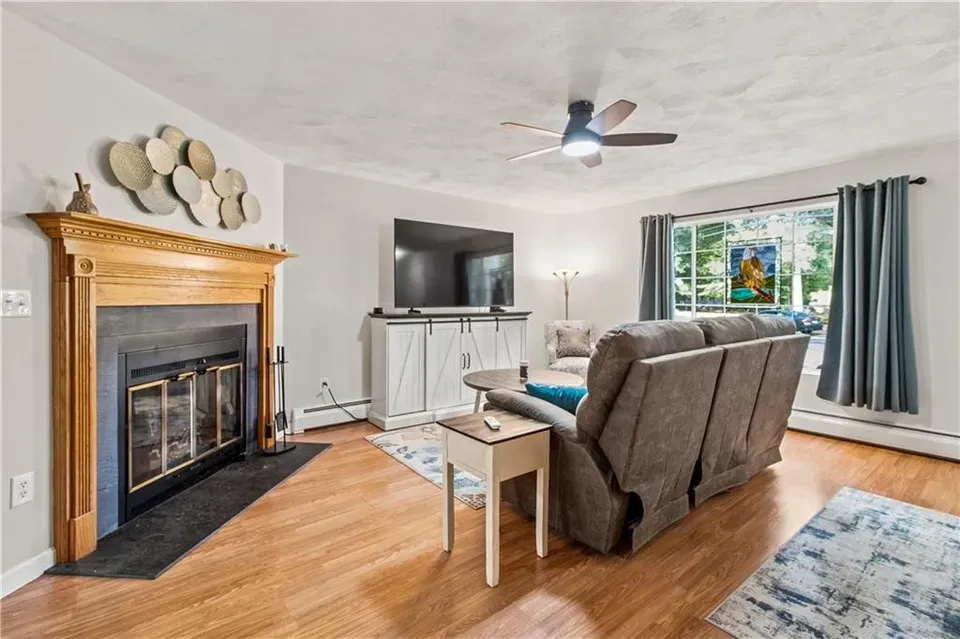 2 Bed 1 Bath Established Multi-Level Townhouse in Warwick, RI - 4
