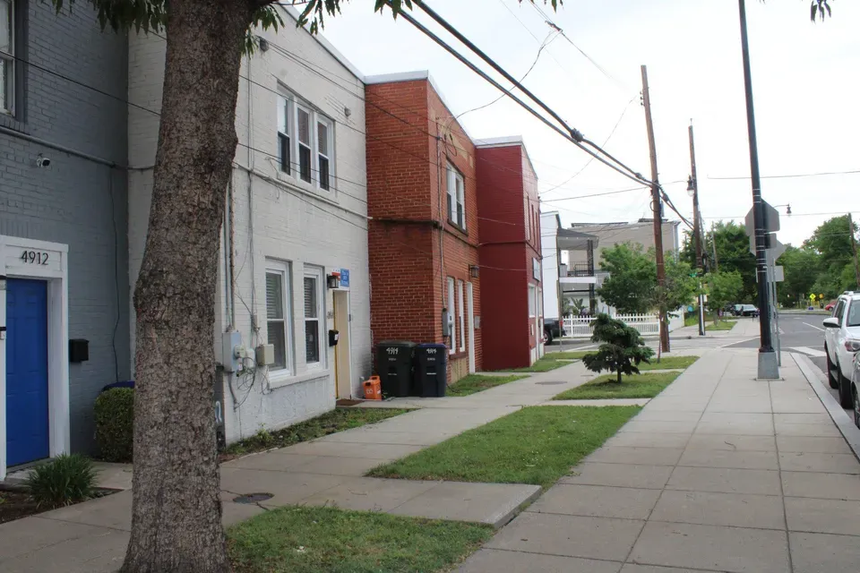 2 Bed 1 Bath Established Multi-Level Townhouse in Washington, DC - 2