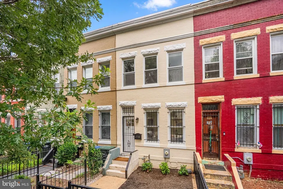 2 Bed 1 Bath Established Multi-Level Townhouse in Washington, DC - 2
