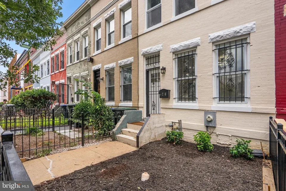 2 Bed 1 Bath Established Multi-Level Townhouse in Washington, DC - 3