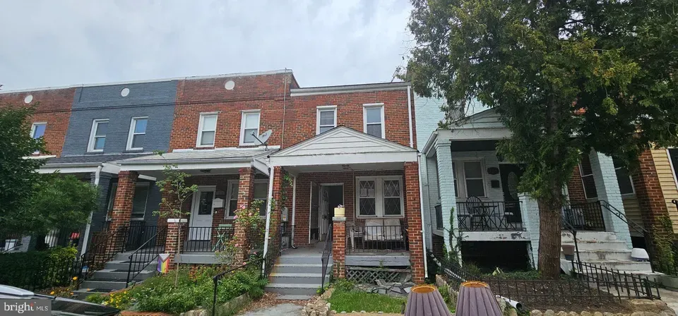 2 Bed 1 Bath Established Multi-Level Townhouse in Washington, DC