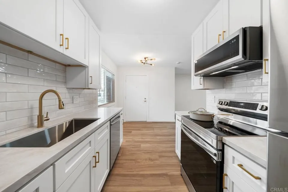 2 Bed 1 Bath Executive Skyline Suite in San Diego, CA
