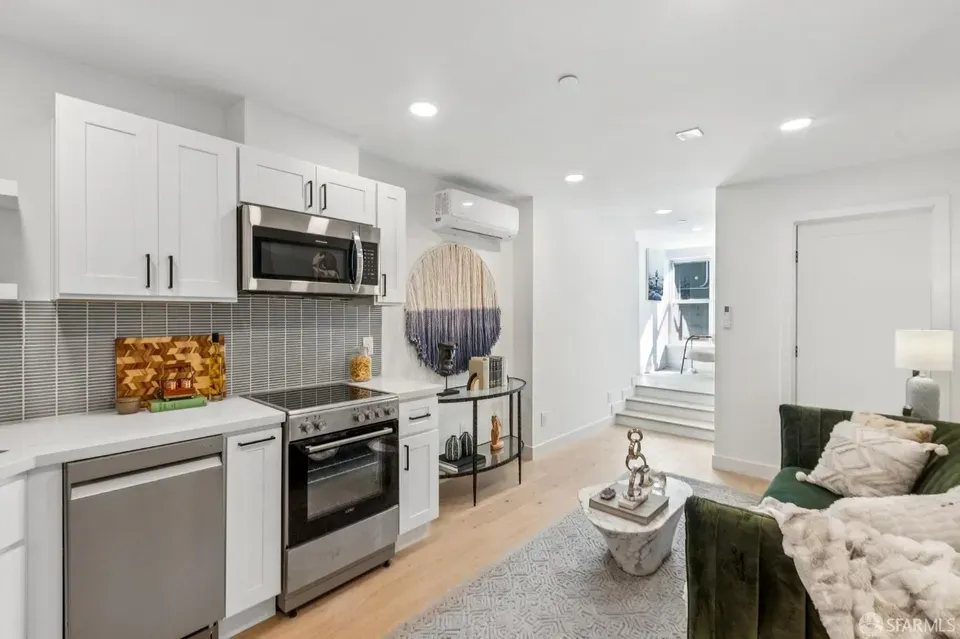 2 Bed 1 Bath Modern Architectural Estate in San Francisco, CA - 3