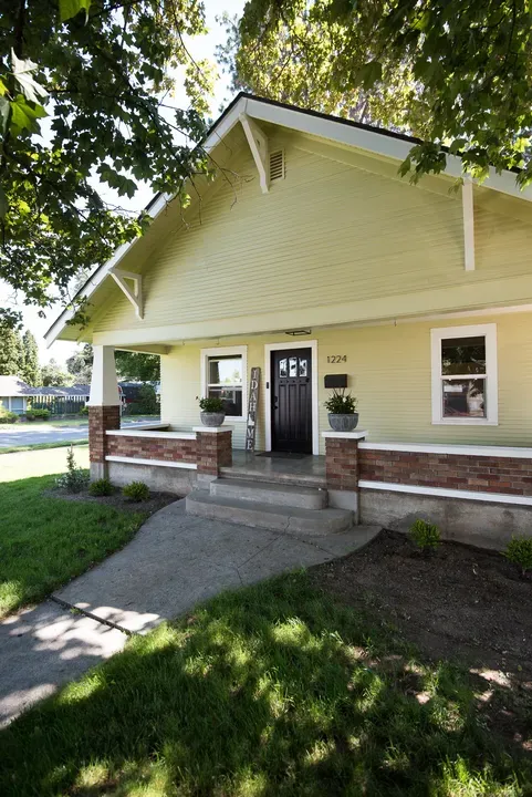 2 Bed 1 Bath Modern Contemporary Residence in Coeur d Alene, ID