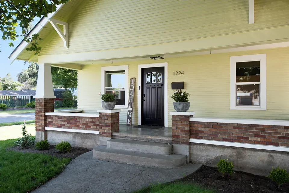 2 Bed 1 Bath Modern Contemporary Residence in Coeur d Alene, ID - 3