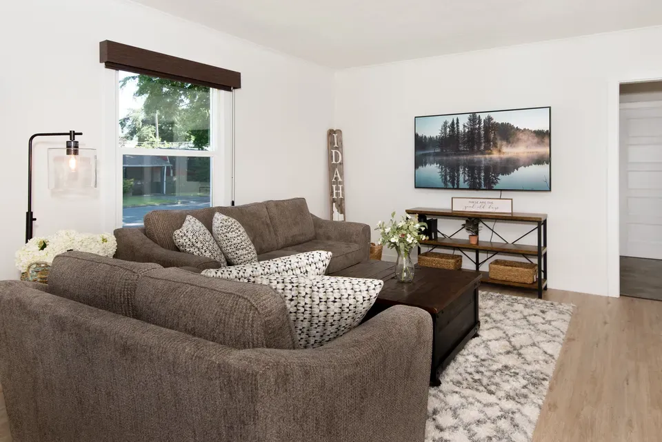 2 Bed 1 Bath Modern Contemporary Residence in Coeur d Alene, ID - 4