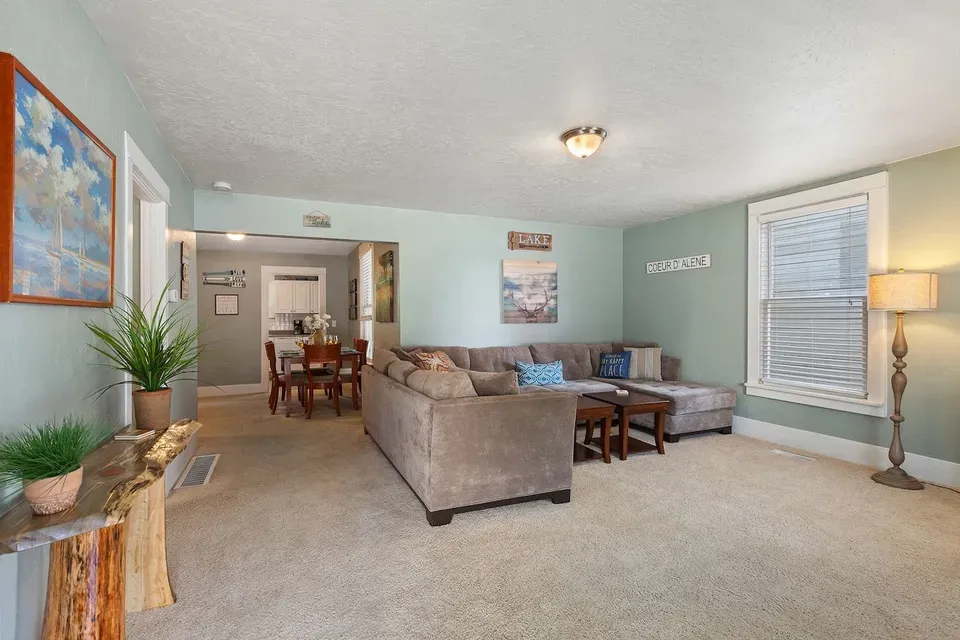 2 Bed 1 Bath Modern Contemporary Residence in Coeur d Alene, ID - 4