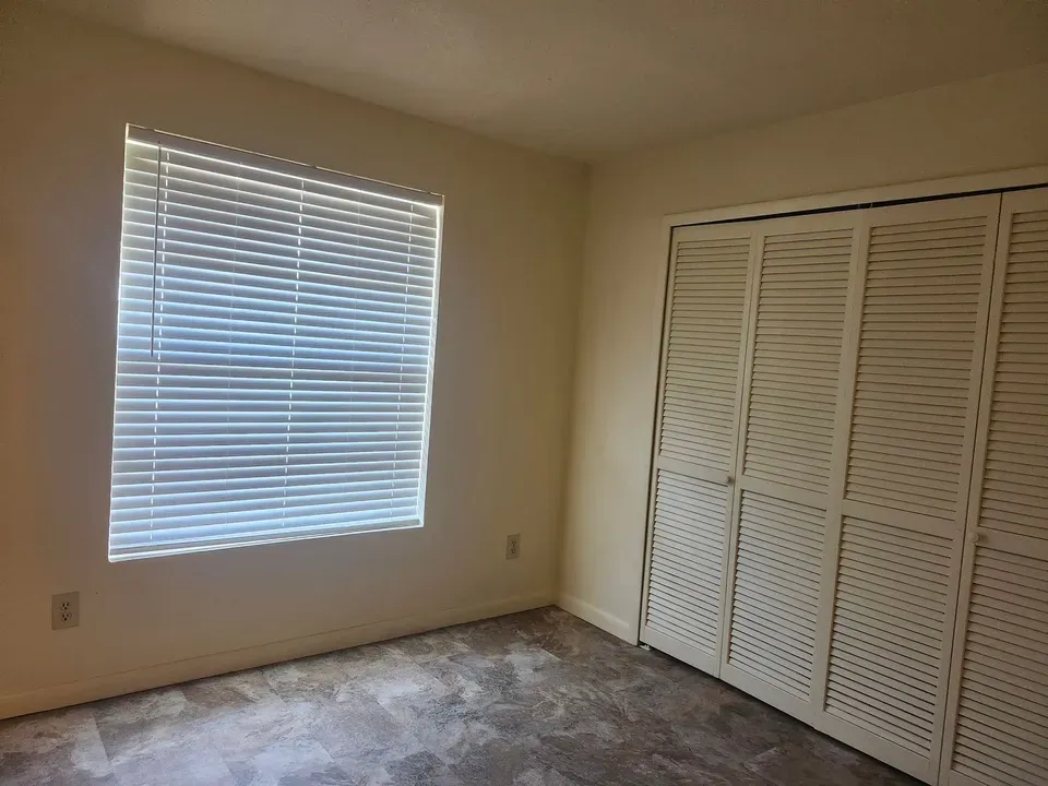 2 Bed 1 Bath Modern Contemporary Residence in Fort Myers, FL - 4