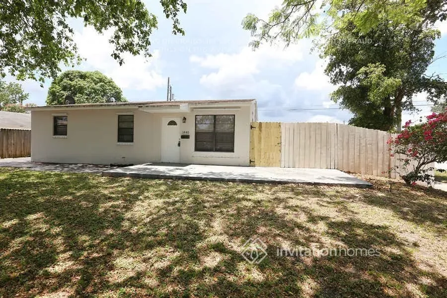 2 Bed 1 Bath Modern Contemporary Residence in Hollywood, FL
