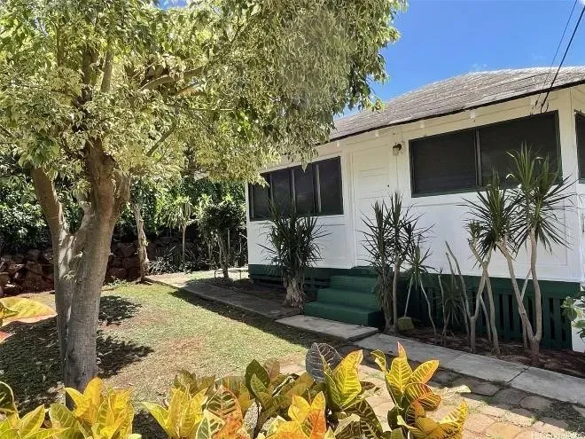 2 Bed 1 Bath Modern Contemporary Residence in Honolulu, HI - 1