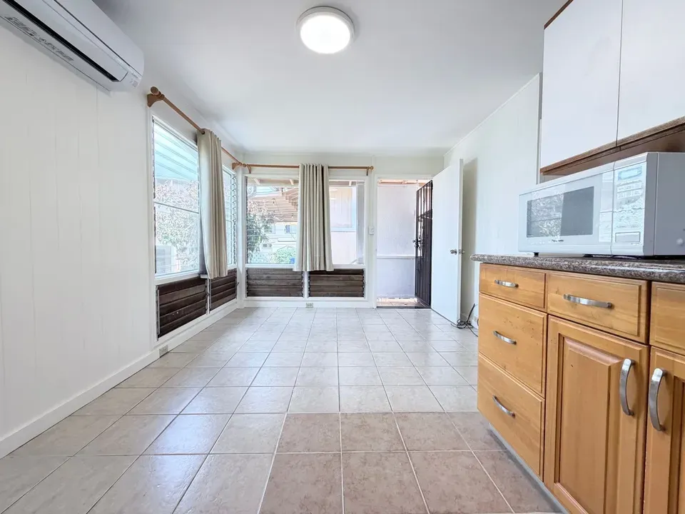 2 Bed 1 Bath Modern Contemporary Residence in Honolulu, HI - 1