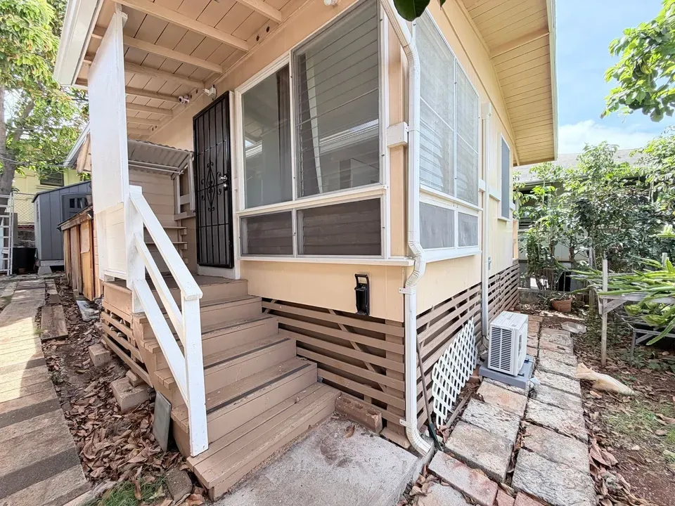 2 Bed 1 Bath Modern Contemporary Residence in Honolulu, HI - 4