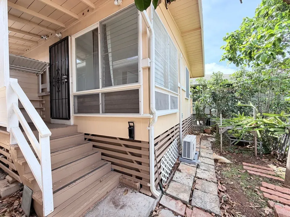2 Bed 1 Bath Modern Contemporary Residence in Honolulu, HI - 5