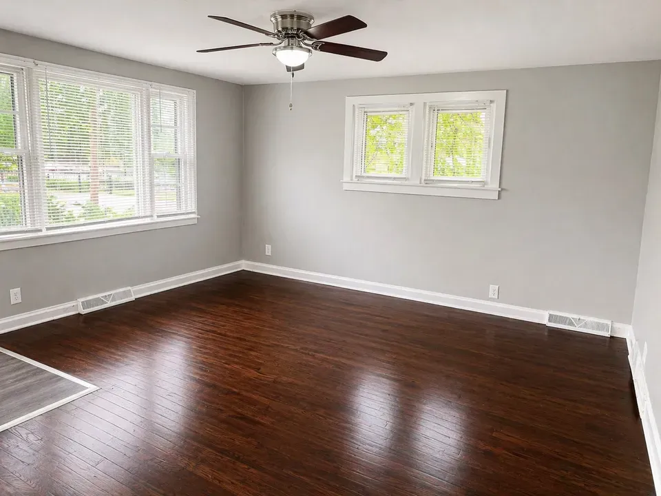 2 Bed 1 Bath Modern Contemporary Residence in Kansas City, KS - 5
