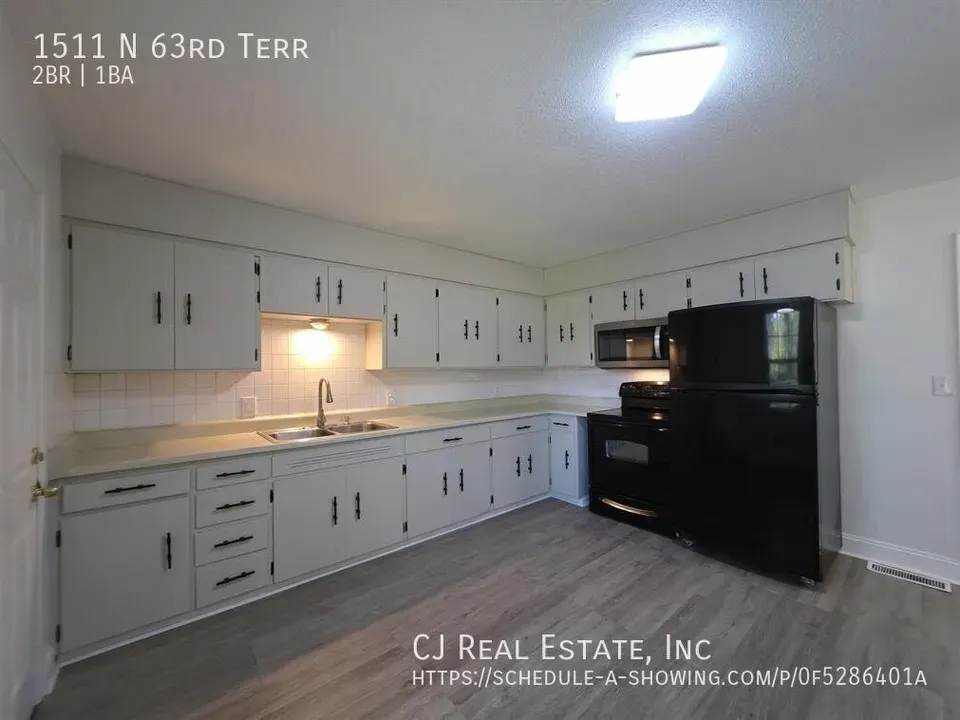 2 Bed 1 Bath Modern Contemporary Residence in Kansas City, KS - 4