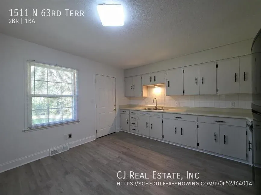 2 Bed 1 Bath Modern Contemporary Residence in Kansas City, KS - 5