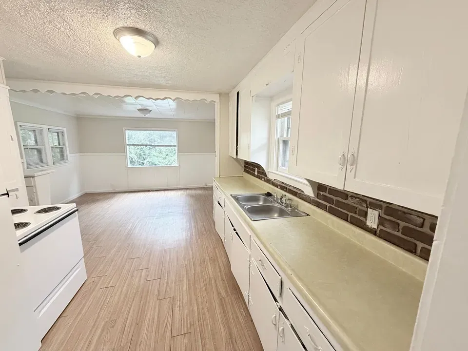 2 Bed 1 Bath Modern Contemporary Residence in Kansas City, KS - 4