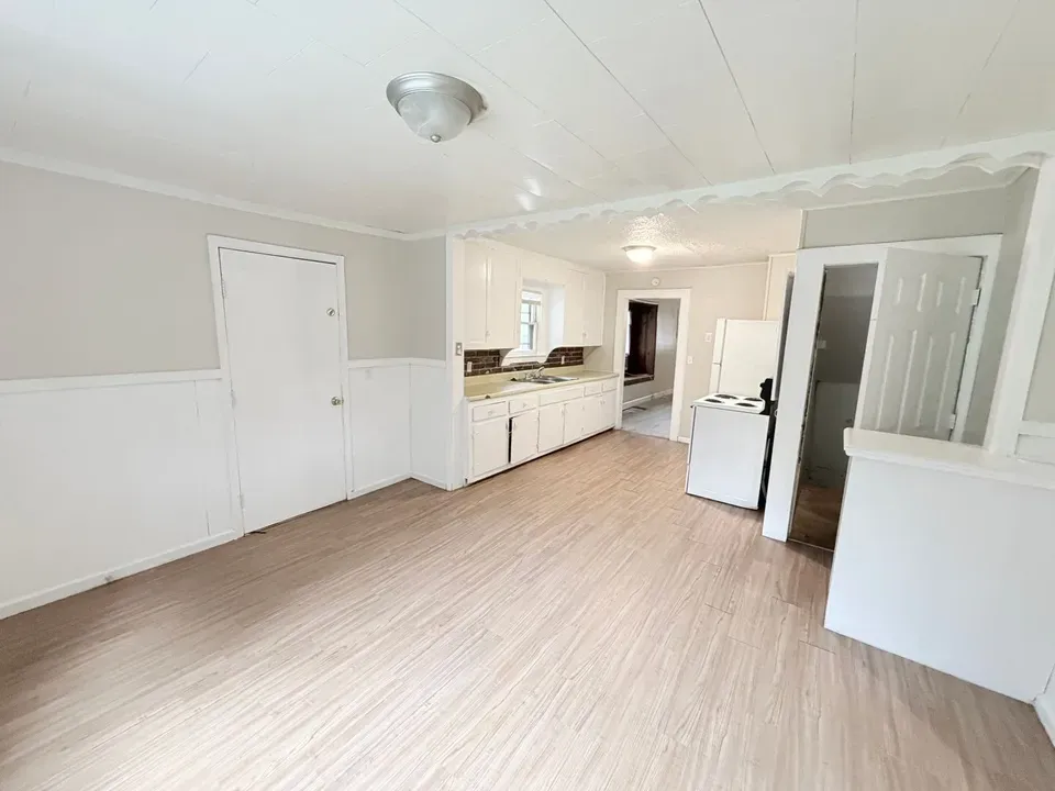 2 Bed 1 Bath Modern Contemporary Residence in Kansas City, KS - 5