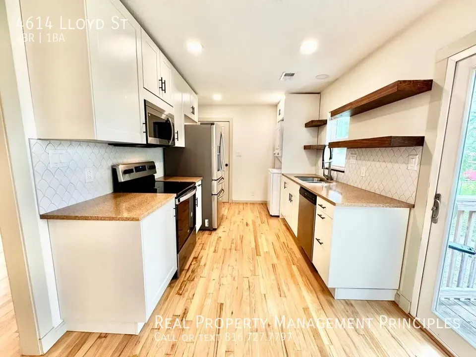 2 Bed 1 Bath Modern Contemporary Residence in Kansas City, KS - 5