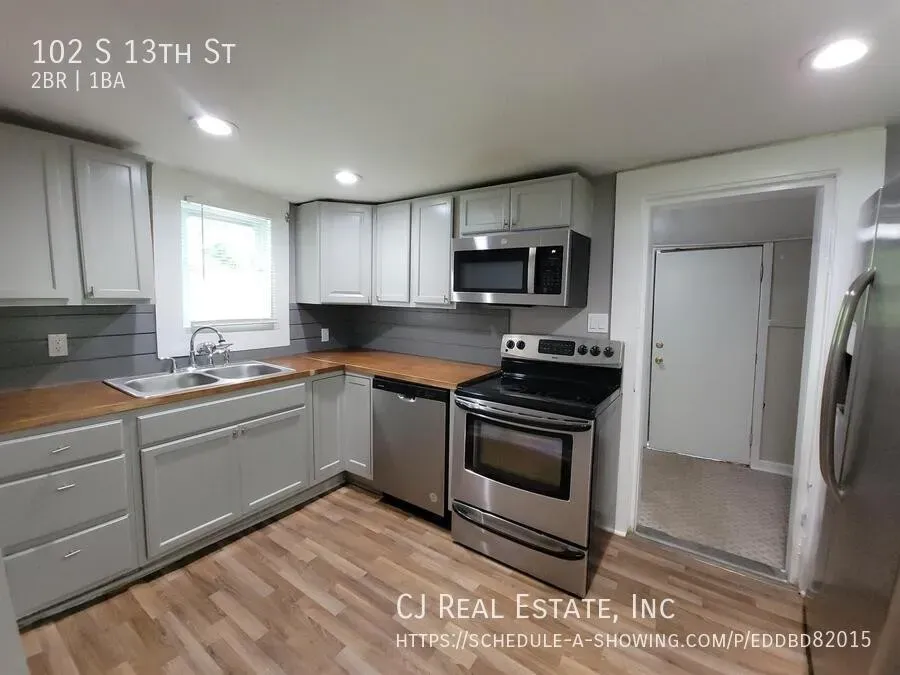2 Bed 1 Bath Modern Contemporary Residence in Kansas City, KS - 5