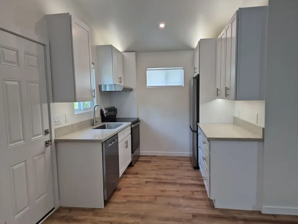 2 Bed 1 Bath Modern Contemporary Residence in Maui, HI - 5