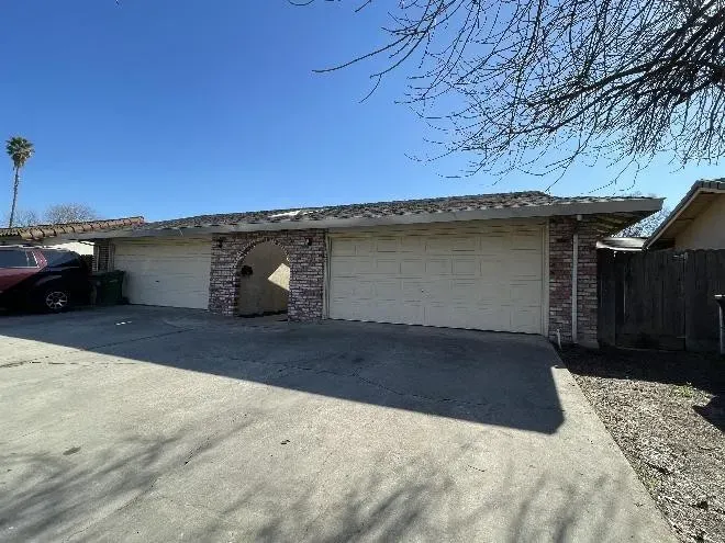 2 Bed 1 Bath Modern Contemporary Residence in Modesto, CA