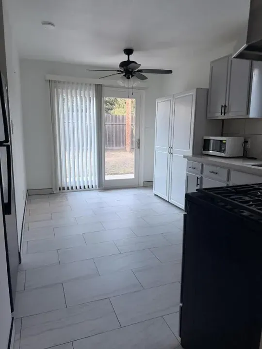 2 Bed 1 Bath Modern Contemporary Residence in Modesto, CA - 4
