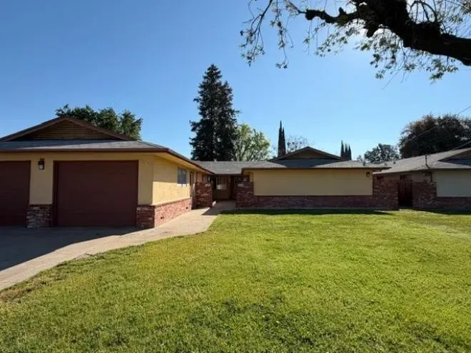 2 Bed 1 Bath Modern Contemporary Residence in Modesto, CA