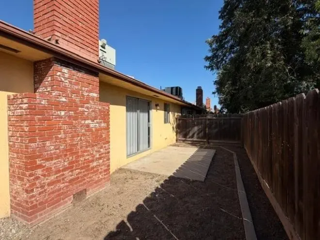 2 Bed 1 Bath Modern Contemporary Residence in Modesto, CA - 3