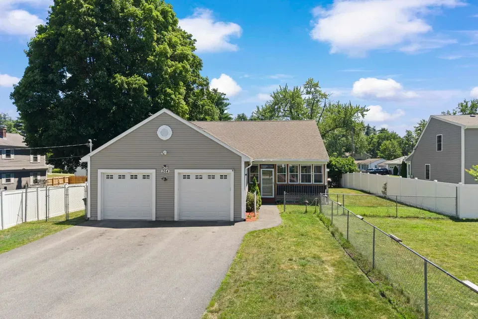 2 Bed 1 Bath Modern Contemporary Residence in Nashua, NH