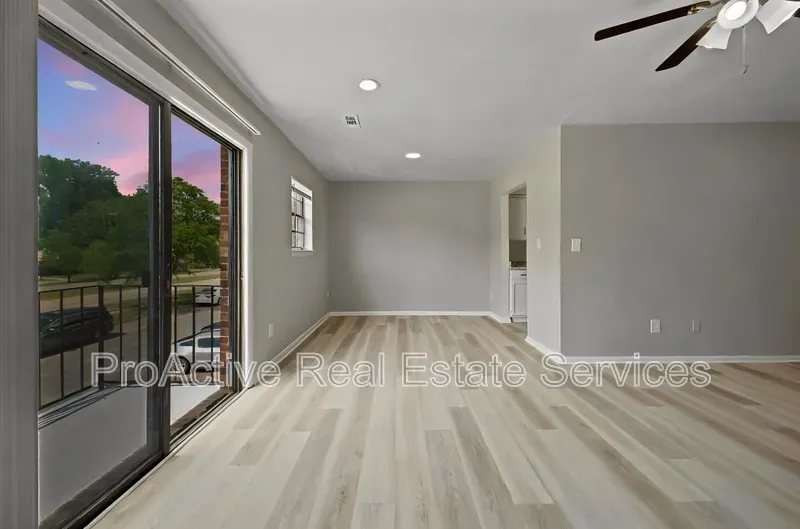 2 Bed 1 Bath Modern Contemporary Residence in Norfolk, VA - 1