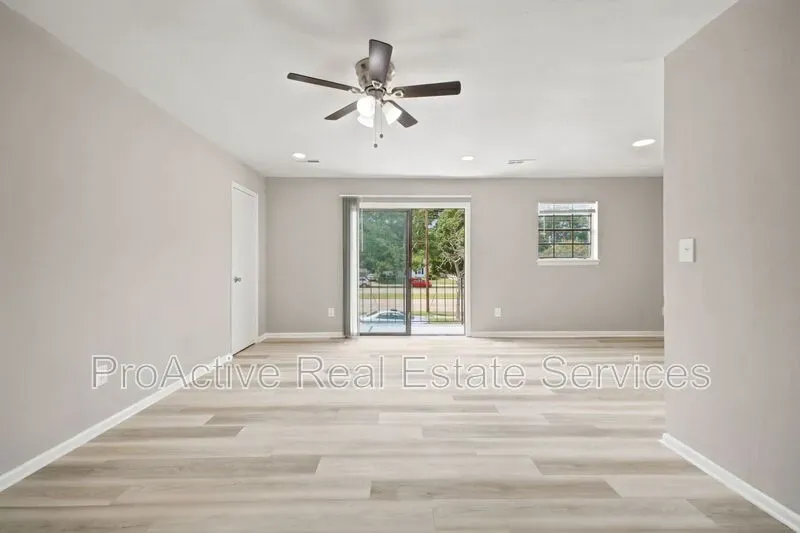 2 Bed 1 Bath Modern Contemporary Residence in Norfolk, VA - 5
