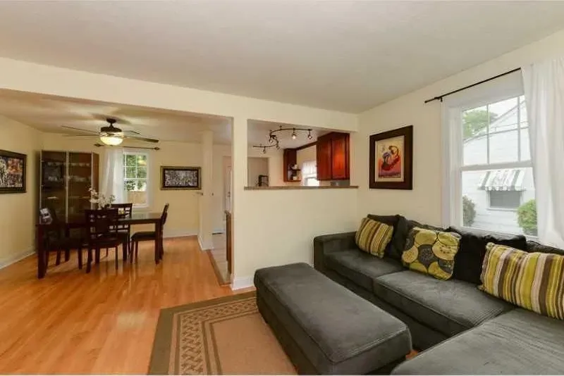 2 Bed 1 Bath Modern Contemporary Residence in Norfolk, VA