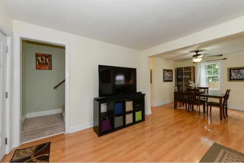 2 Bed 1 Bath Modern Contemporary Residence in Norfolk, VA - 2