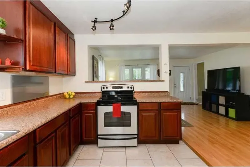 2 Bed 1 Bath Modern Contemporary Residence in Norfolk, VA - 3