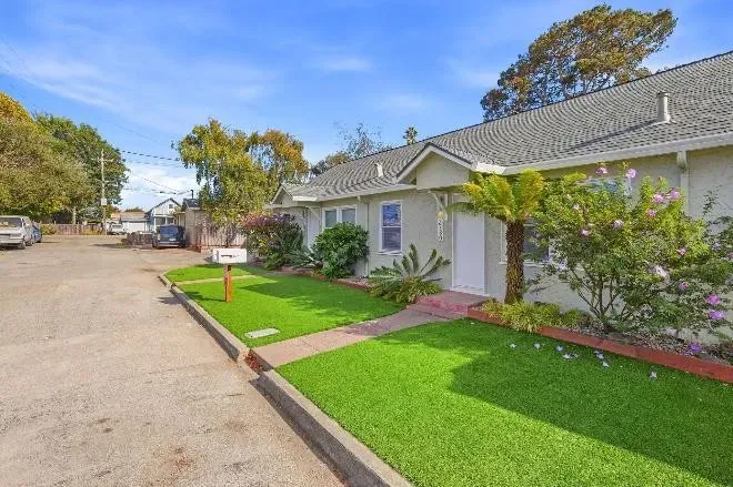 2 Bed 1 Bath Modern Contemporary Residence in Santa Cruz, CA - 3