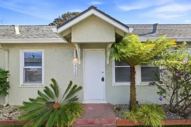 2 Bed 1 Bath Modern Contemporary Residence in Santa Cruz, CA - 5