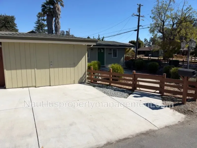 2 Bed 1 Bath Modern Contemporary Residence in Santa Cruz, CA - 4