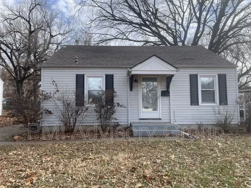 2 Bed 1 Bath Modern Contemporary Residence in Topeka, KS - 1