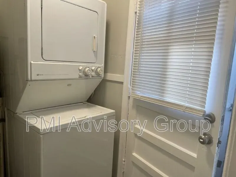 2 Bed 1 Bath Modern Contemporary Residence in Topeka, KS - 2