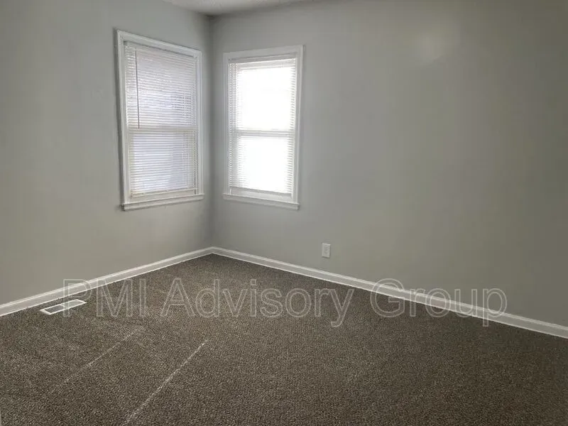 2 Bed 1 Bath Modern Contemporary Residence in Topeka, KS - 4