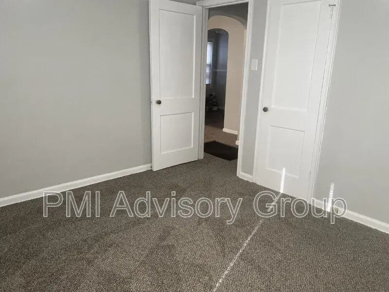 2 Bed 1 Bath Modern Contemporary Residence in Topeka, KS - 5