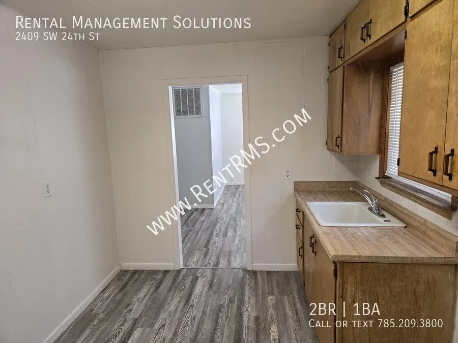 2 Bed 1 Bath Modern Contemporary Residence in Topeka, KS - 4