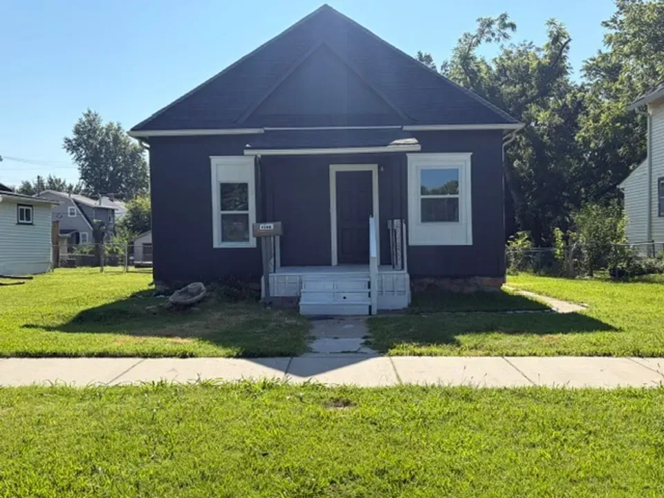 2 Bed 1 Bath Modern Contemporary Residence in Topeka, KS - 4
