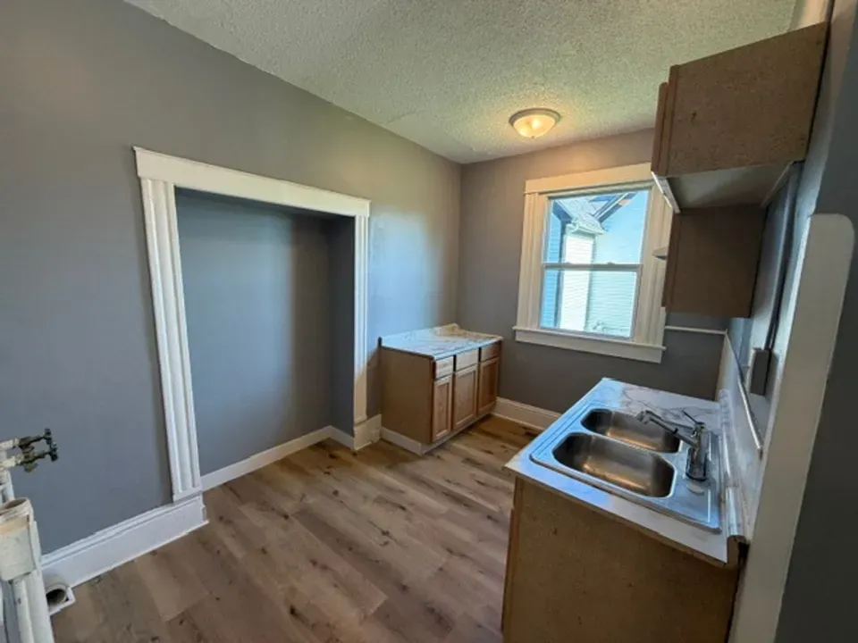 2 Bed 1 Bath Modern Contemporary Residence in Topeka, KS - 5