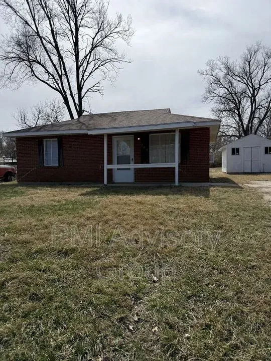 2 Bed 1 Bath Modern Contemporary Residence in Topeka, KS - 1