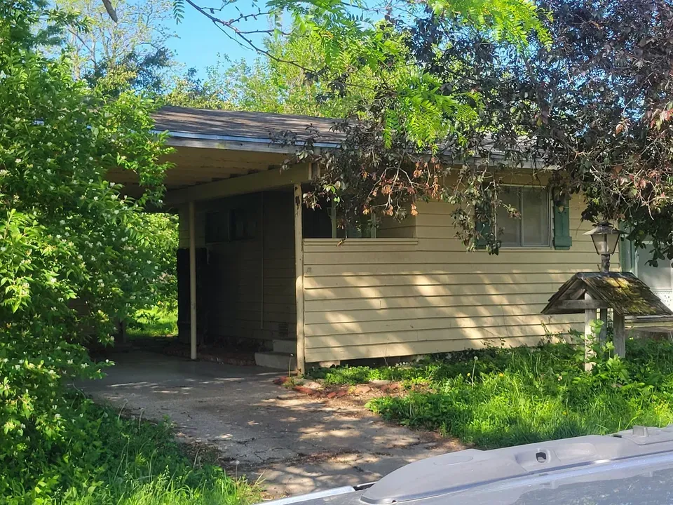 2 Bed 1 Bath Modern Contemporary Residence in Topeka, KS