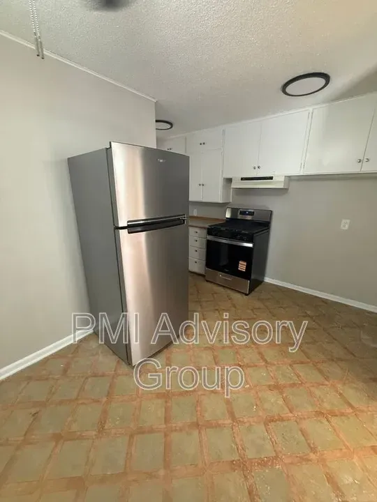 2 Bed 1 Bath Modern Contemporary Residence in Topeka, KS - 3
