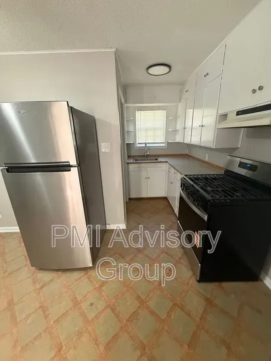 2 Bed 1 Bath Modern Contemporary Residence in Topeka, KS - 4